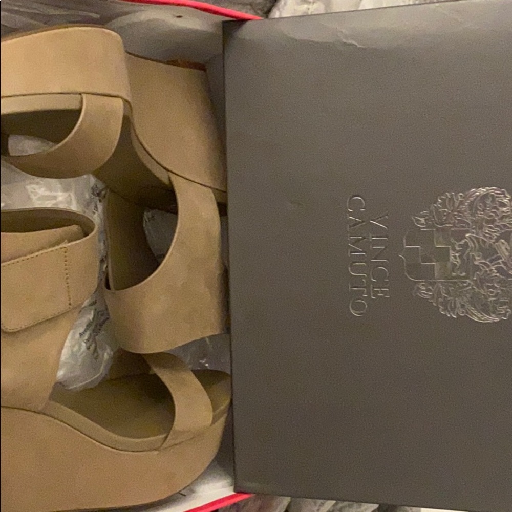 *never worn* Vince Camuto Velista Wedge